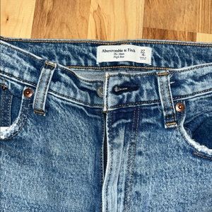 Abercrombie The Mom Highrise Jeans